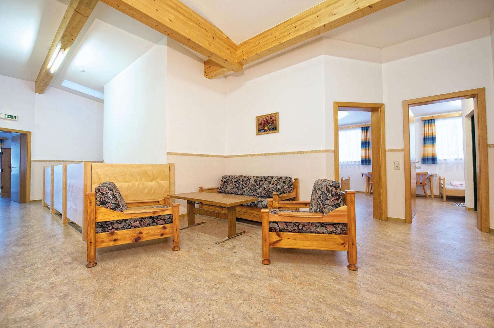 Hostel In / Out - *