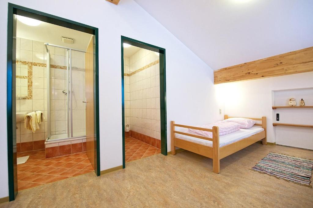 In / Out - Hostel *